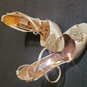 Badgley Mischka Malorie Abigail embellished satin ivory wedges sz 10